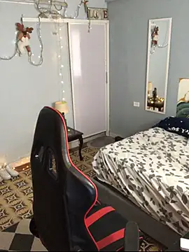 Snapshot of paul_crewe chatting on 12/05/25, 06:04 paul crewe online show from 12/05/25, 06:04