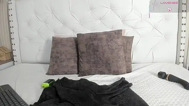 ariana  rosse online show from 02/05/26, 01:16