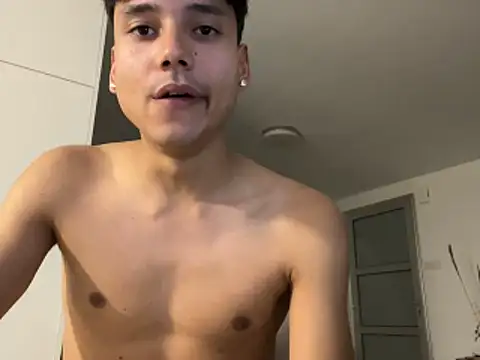 Snapshot of OnlyTyroone chatting on 02/15/26, 07:10 OnlyTyroone online show from 02/15/26, 07:10