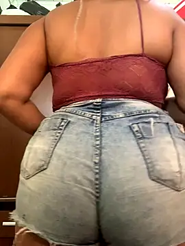 Snapshot of CorujinhaSafada chatting on 12/16/25, 11:48 CorujinhaSafada online show from 12/16/25, 11:48