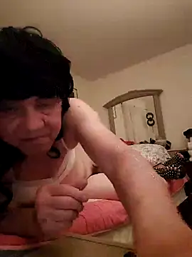 Snapshot of aivitranxxx chatting on 12/17/25, 08:09 aivitranxxx online show from 12/17/25, 08:09