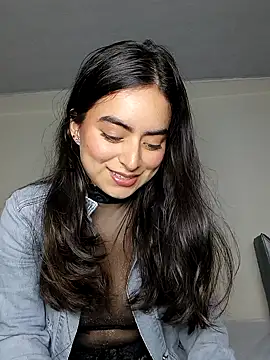 Snapshot of saasha_Petit chatting on 02/23/26, 11:18 saasha Petit online show from 02/23/26, 11:18