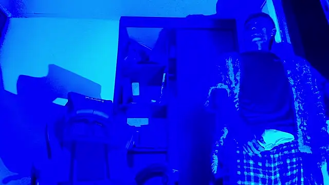 Snapshot of NoahGun_ chatting on 12/15/25, 06:39 NoahGun online show from 12/15/25, 06:39