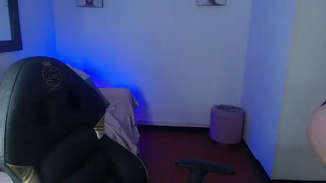 Snapshot of Sara_valderrama_ chatting on 01/17/26, 12:32 Sara valderrama online show from 01/17/26, 12:32