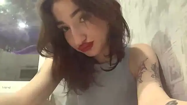 Snapshot of PanickedCowrie chatting on 12/05/25, 07:43 PanickedCowrie online show from 12/05/25, 07:43