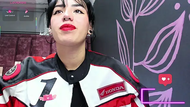 Kiara Fox   online show from 02/02/26, 10:30