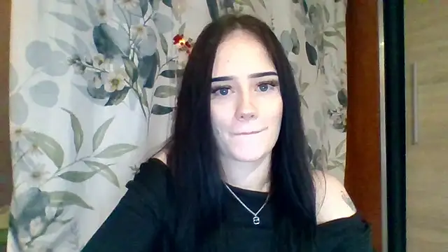 Snapshot of NinaTease chatting on 12/16/25, 12:15 NinaTease online show from 12/16/25, 12:15