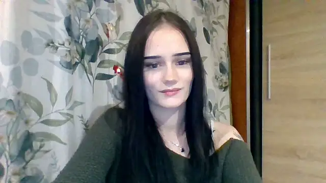 Snapshot of NinaTease chatting on 12/17/25, 11:44 NinaTease online show from 12/17/25, 11:44