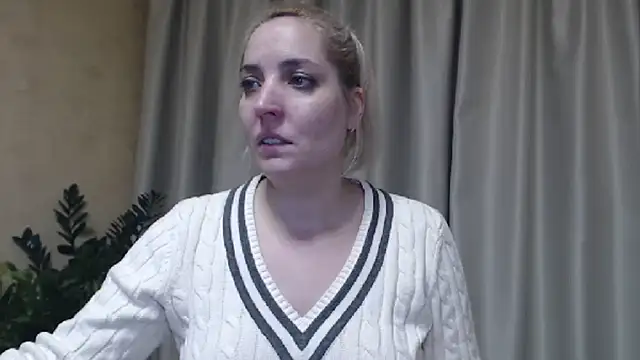 Snapshot of sweetpussy chatting on 02/01/25, 06:08 sweetpussy online show from 02/01/25, 06:08