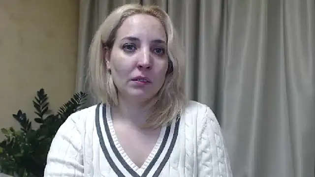 Snapshot of sweetpussy chatting on 02/08/25, 05:39 sweetpussy online show from 02/08/25, 05:39