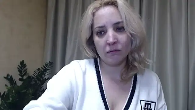 Snapshot of sweetpussy chatting on 02/13/25, 05:33 sweetpussy online show from 02/13/25, 05:33