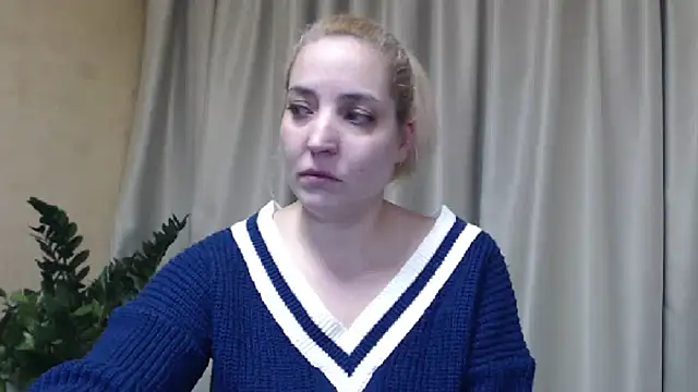 Snapshot of sweetpussy chatting on 02/19/25, 05:27 sweetpussy online show from 02/19/25, 05:27