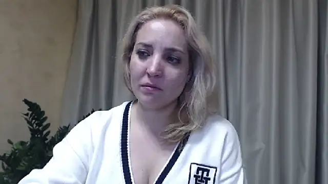 Snapshot of sweetpussy chatting on 03/05/25, 09:15 sweetpussy online show from 03/05/25, 09:15
