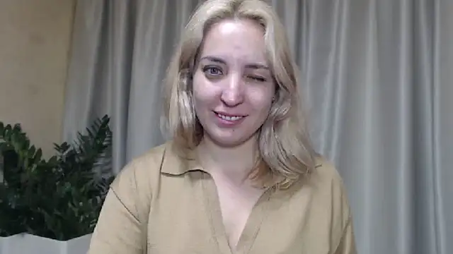Snapshot of sweetpussy chatting on 10/03/25, 02:03 sweetpussy online show from 10/03/25, 02:03