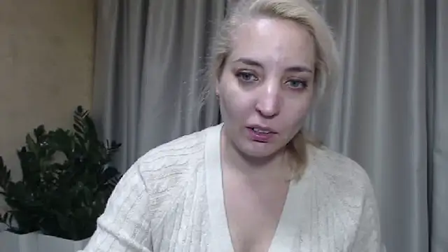 Snapshot of sweetpussy chatting on 10/05/25, 01:42 sweetpussy online show from 10/05/25, 01:42