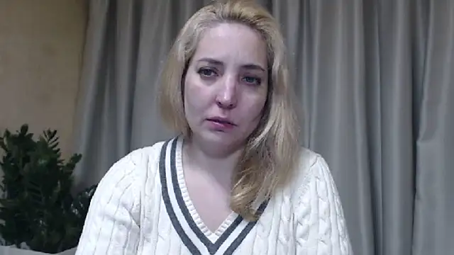 Snapshot of sweetpussy chatting on 04/29/26, 04:44 sweetpussy online show from 04/29/26, 04:44