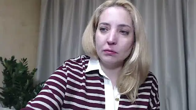 Snapshot of sweetpussy chatting on 05/01/26, 04:33 sweetpussy online show from 05/01/26, 04:33