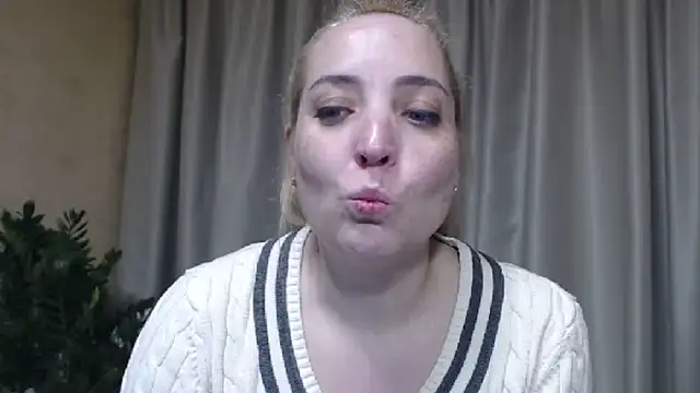 Snapshot of sweetpussy chatting on 05/10/26, 02:44 sweetpussy online show from 05/10/26, 02:44