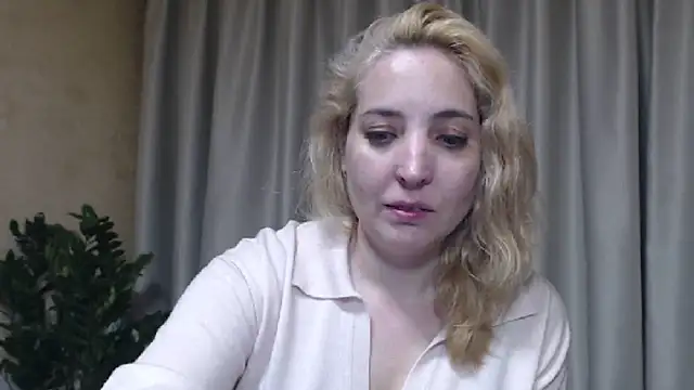 Snapshot of sweetpussy chatting on 05/23/26, 04:44 sweetpussy online show from 05/23/26, 04:44