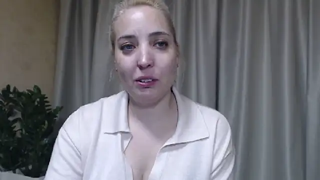 Snapshot of sweetpussy chatting on 05/31/26, 02:35 sweetpussy online show from 05/31/26, 02:35