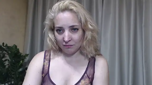 Snapshot of sweetpussy chatting on 06/09/26, 03:56 sweetpussy online show from 06/09/26, 03:56