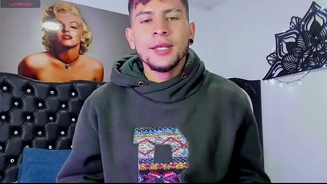 vaalentiino online show from 12/20/25, 03:30