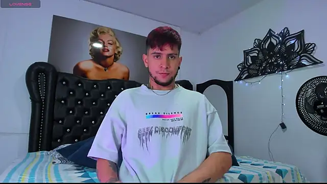 vaalentiino online show from 12/22/25, 06:16