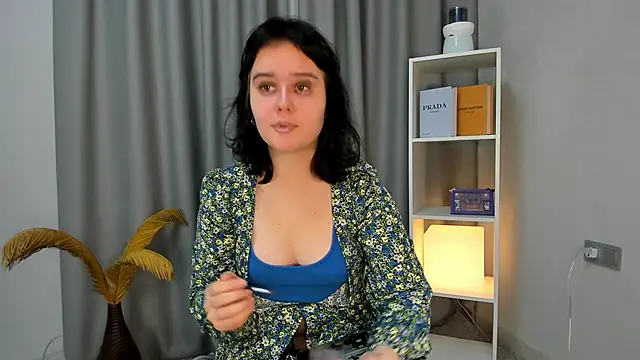 Snapshot of TracyLilith chatting on 12/14/25, 01:49 TracyLilith online show from 12/14/25, 01:49