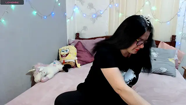 Snapshot of SashaBond chatting on 12/16/25, 08:08 SashaBond online show from 12/16/25, 08:08