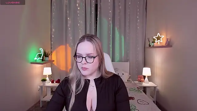 Snapshot of SallyPratt chatting on 12/16/25, 09:58 SallyPratt online show from 12/16/25, 09:58