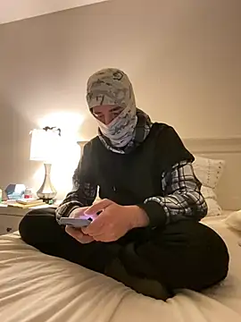 phantom898983 online show from 04/22/26, 04:37