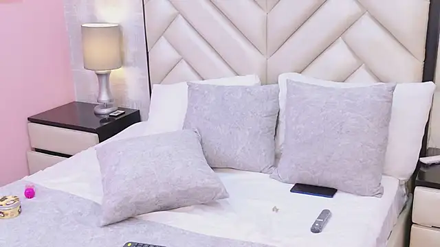 HeatherHazell online show from 12/14/25, 03:39