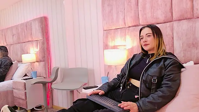 HeatherHazell online show from 12/16/25, 03:00