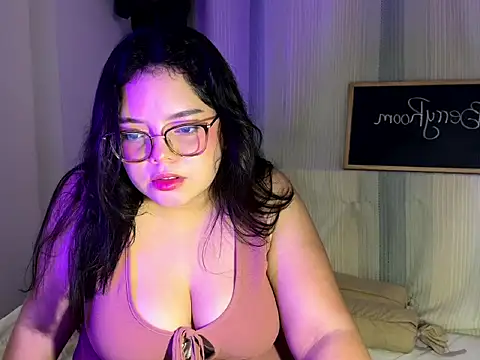 Snapshot of Tina_Blue chatting on 12/16/25, 04:50 Tina Blue online show from 12/16/25, 04:50