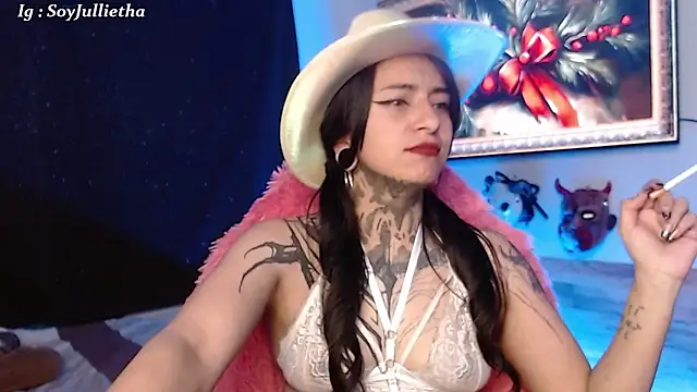 Snapshot of Julls420_ chatting on 12/14/25, 03:45 Julls420 online show from 12/14/25, 03:45