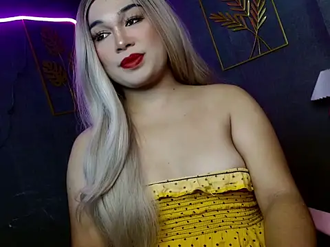 Snapshot of shadow-goddess chatting on 12/20/25, 04:08 shadow-goddess online show from 12/20/25, 04:08