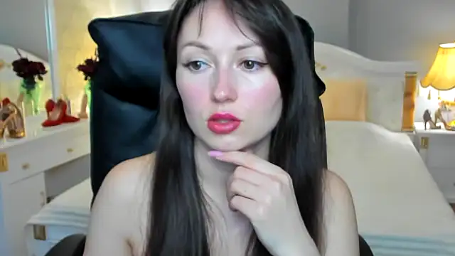 Snapshot of RosiAlina chatting on 05/18/26, 06:30 RosiAlina online show from 05/18/26, 06:30
