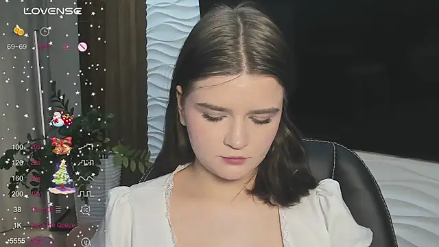 Snapshot of LanaTreades chatting on 12/14/25, 01:05 LanaTreades online show from 12/14/25, 01:05