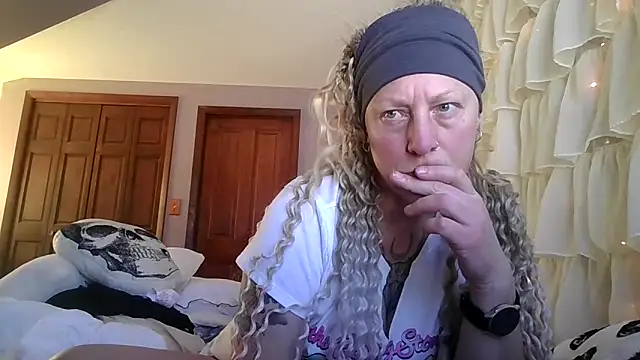 Outdoorchicjj online show from 02/06/26, 08:34