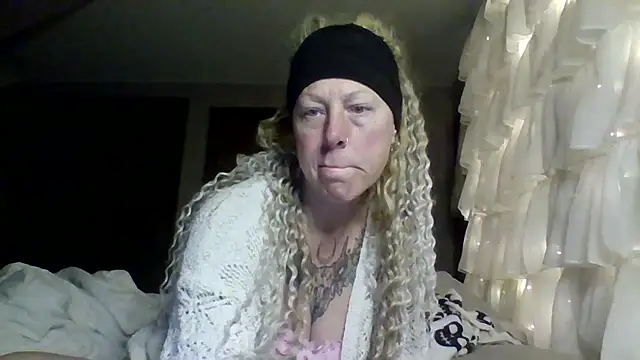 Outdoorchicjj online show from 02/17/26, 07:05