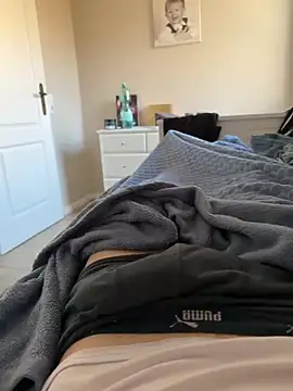 Snapshot of angei094 chatting on 12/16/25, 10:20 angei094 online show from 12/16/25, 10:20