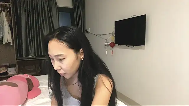 Snapshot of MarianelaLugar chatting on 12/15/25, 01:15 MarianelaLugar online show from 12/15/25, 01:15