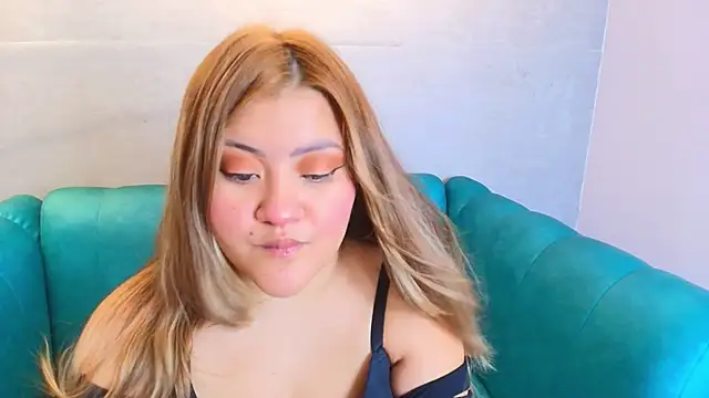 Snapshot of Sofia__Saenz chatting on 12/17/25, 12:11 Sofia Saenz online show from 12/17/25, 12:11