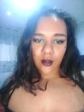 Snapshot of thebomb07 chatting on 12/15/25, 01:15 thebomb07 online show from 12/15/25, 01:15