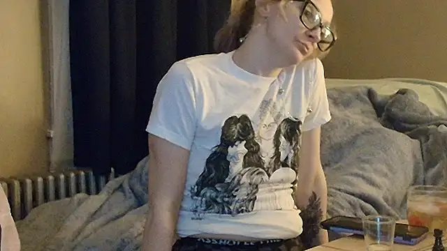 Snapshot of blondebombshell4343 chatting on 12/16/25, 12:59 blondebombshell4343 online show from 12/16/25, 12:59