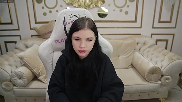 Hanna nana online show from 12/15/25, 11:14