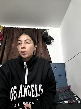 Snapshot of Mishelle-Brizo- chatting on 12/16/25, 03:44 Mishelle-Brizo- online show from 12/16/25, 03:44