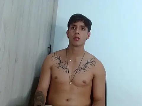 Snapshot of Wolf_light chatting on 12/13/25, 10:59 Wolf light online show from 12/13/25, 10:59