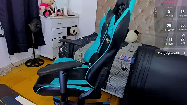 Snapshot of lulu_parker chatting on 12/19/25, 07:32 lulu parker online show from 12/19/25, 07:32