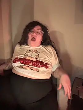 Snapshot of VanesssaMilf_ chatting on 12/21/25, 11:45 VanesssaMilf online show from 12/21/25, 11:45